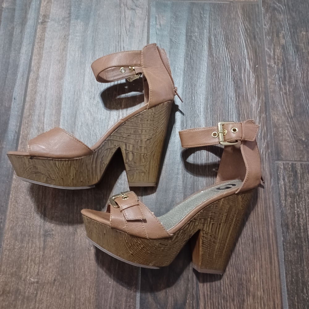 G by Guess platform sandals sz 8.5